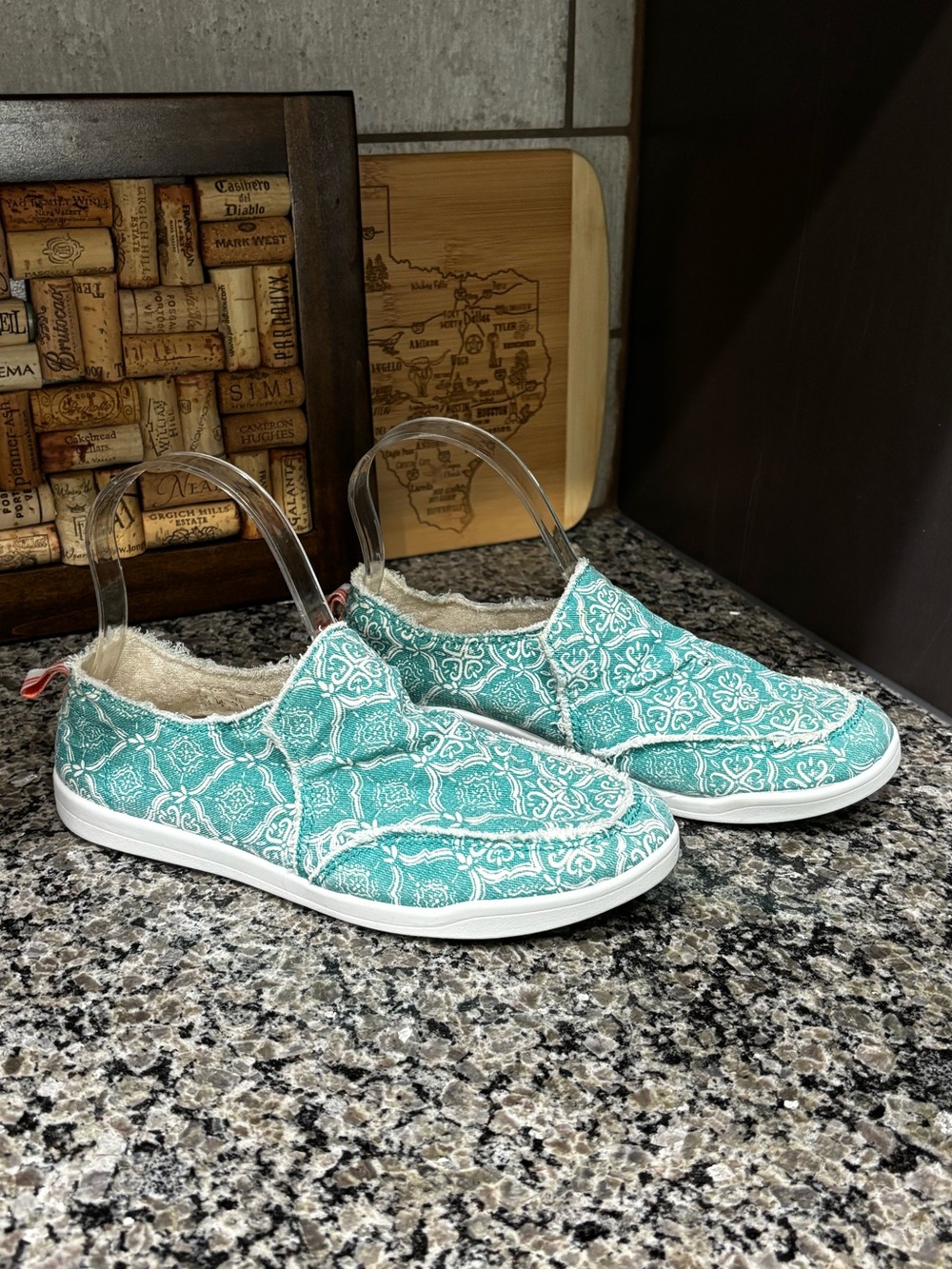 Vionic Beach Malibu Teal Tile Print Canvas Slip On Sneaker Size 6